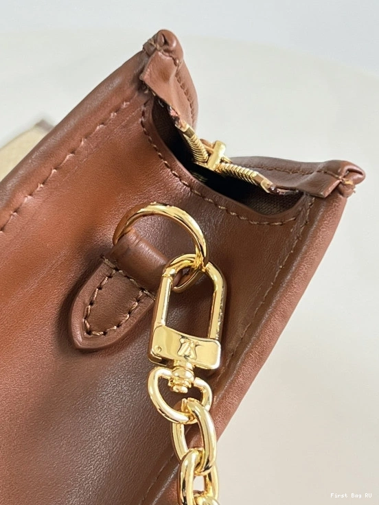 First bag ru VUITTON POUCH LOUIS CHAIN ON TOILETRY 0728